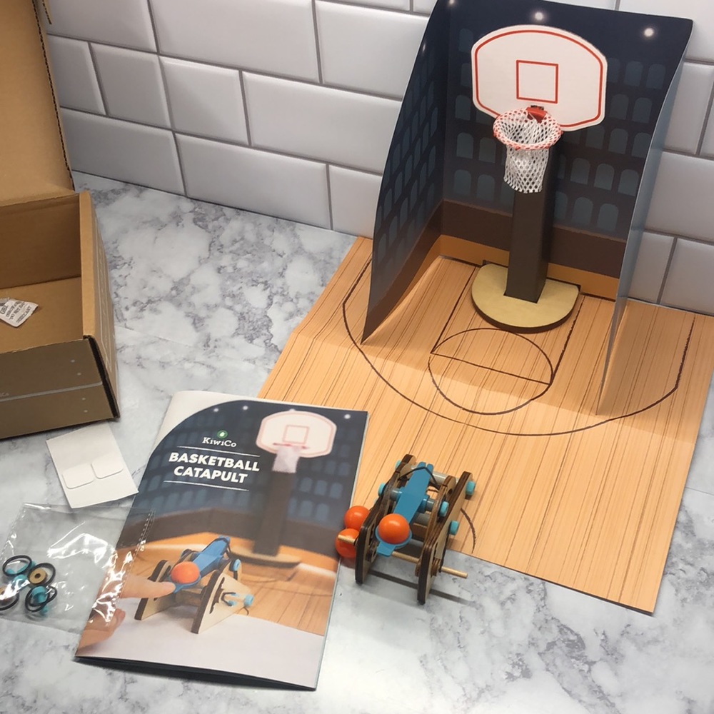Kiwi Crate BASKETBALL CATAPULT